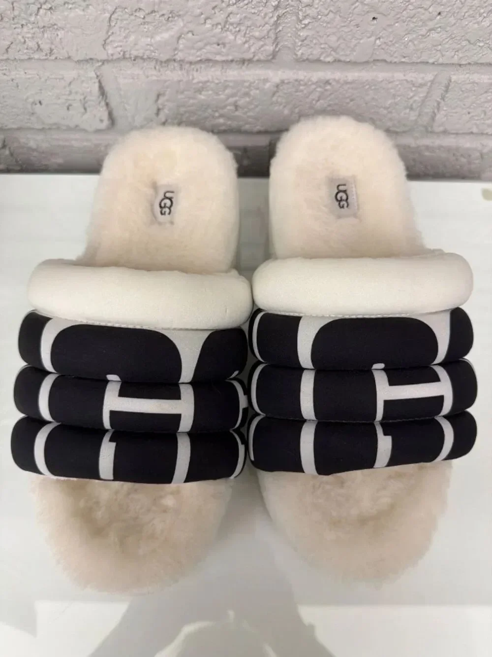 Ugg Women’s Maxi Logo Quilted Puff Platform Slides Size 9